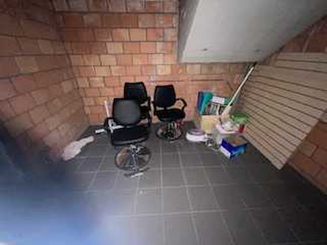 Volledige inboedel schoonheidssalon - afbeelding 20 van  77