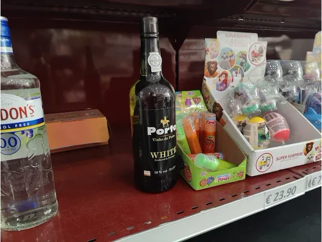 Volledige inboedel winkel - afbeelding 90 van  148
