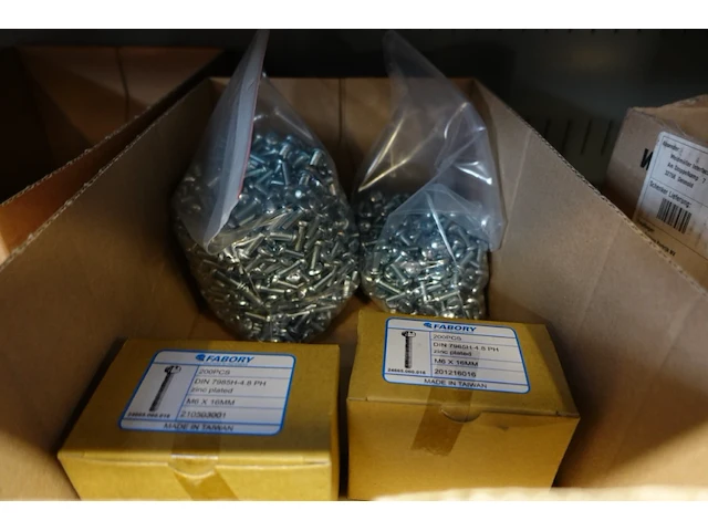 Volledige inhoud automatisch magazijn - afbeelding 5 van  123