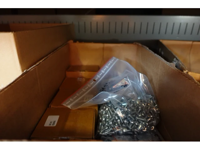 Volledige inhoud automatisch magazijn - afbeelding 99 van  123