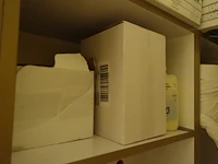 Volledige inhoud berging poetsproducten - afbeelding 14 van  15