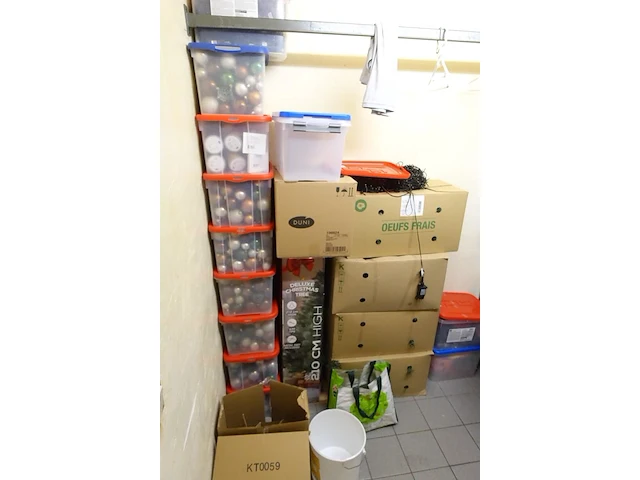 Volledige inhoud berging - afbeelding 2 van  8