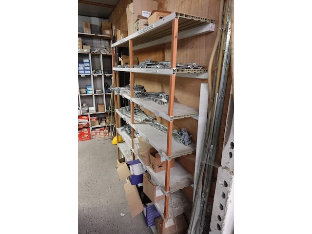 Volledige inhoud berging - afbeelding 1 van  34