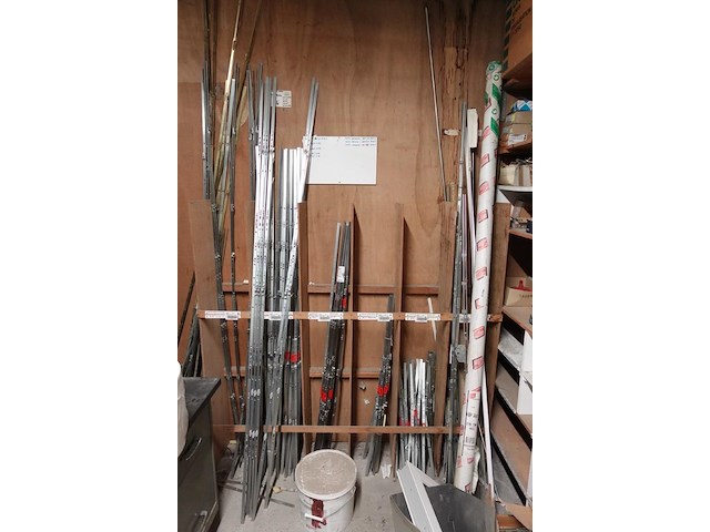 Volledige inhoud berging - afbeelding 30 van  34