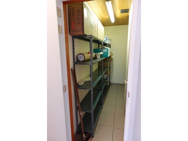 Volledige inhoud berging - afbeelding 1 van  5