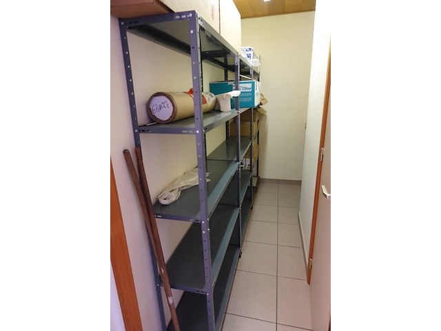 Volledige inhoud berging - afbeelding 2 van  5