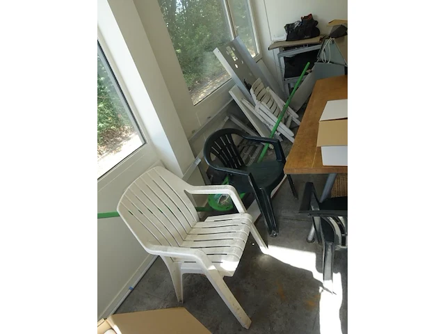 Volledige inhoud bureau ruimte - afbeelding 3 van  12