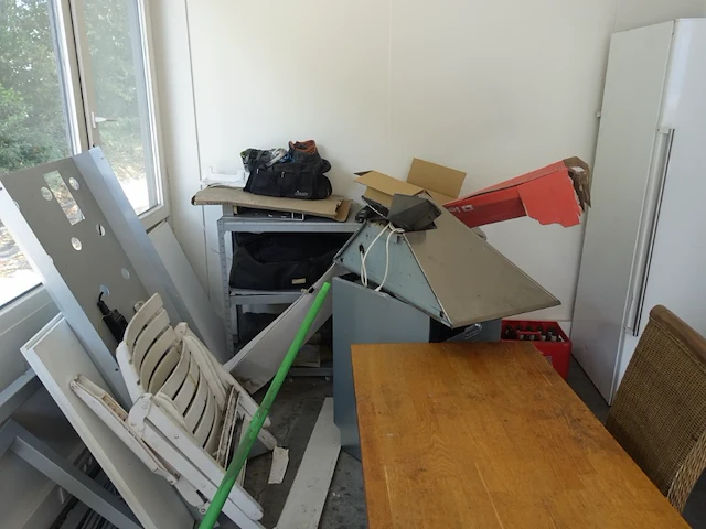 Volledige inhoud bureau ruimte - afbeelding 4 van  12