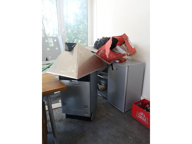 Volledige inhoud bureau ruimte - afbeelding 6 van  12