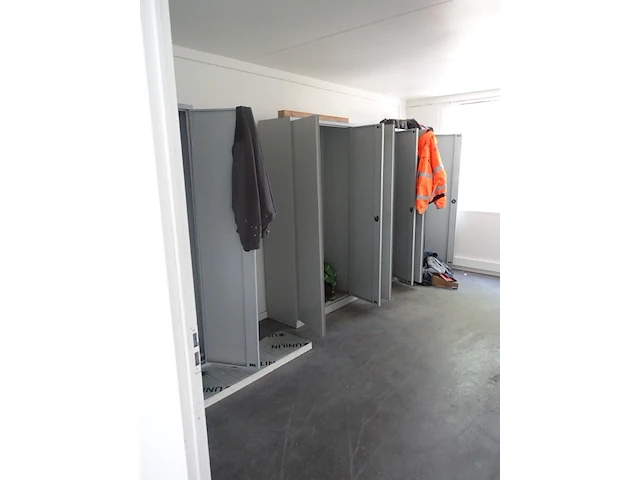 Volledige inhoud bureau ruimte - afbeelding 1 van  5