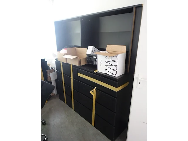 Volledige inhoud bureau ruimte - afbeelding 5 van  6