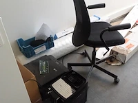 Volledige inhoud bureau ruimte - afbeelding 2 van  8