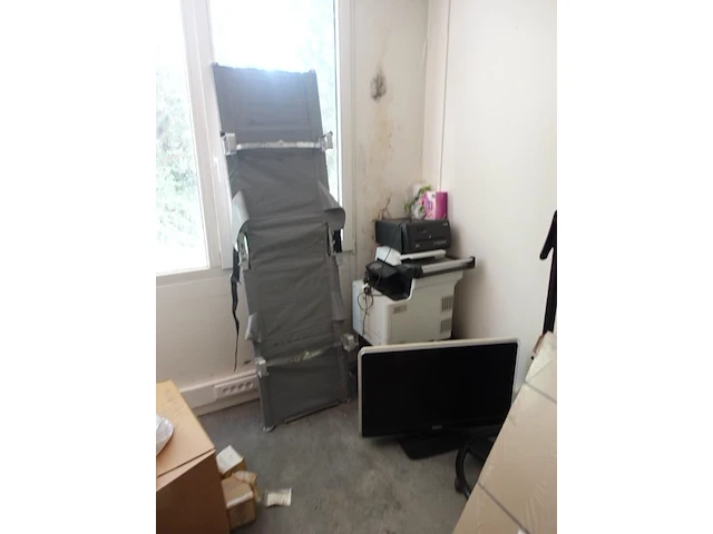 Volledige inhoud bureau ruimte - afbeelding 3 van  8