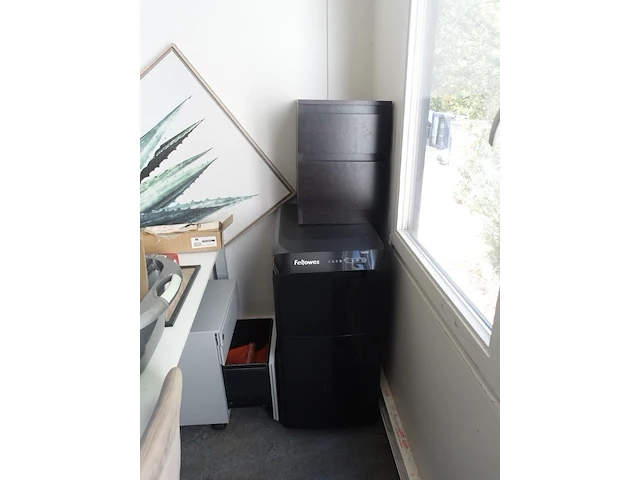 Volledige inhoud bureau ruimte - afbeelding 3 van  4