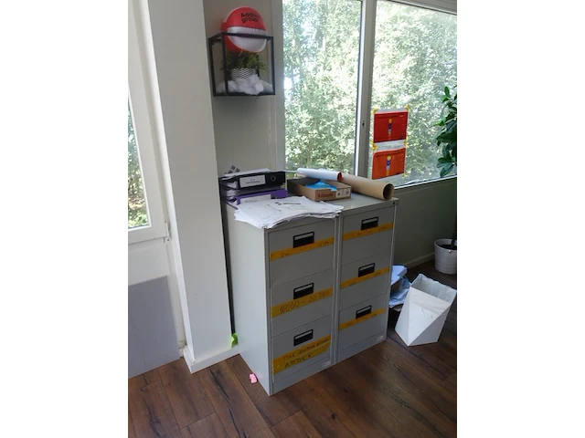 Volledige inhoud bureau ruimte - afbeelding 6 van  18