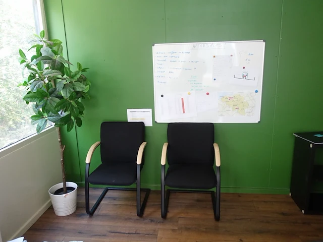 Volledige inhoud bureau ruimte - afbeelding 7 van  18