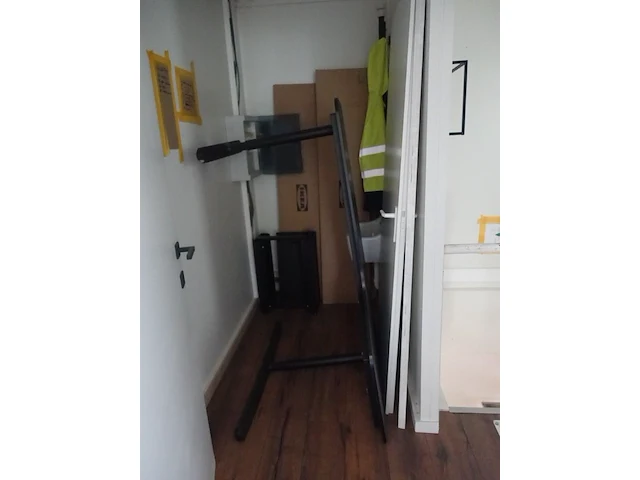 Volledige inhoud bureau ruimte - afbeelding 10 van  18
