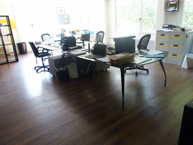 Volledige inhoud bureau ruimte - afbeelding 1 van  18