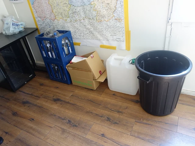 Volledige inhoud bureau ruimte - afbeelding 14 van  18