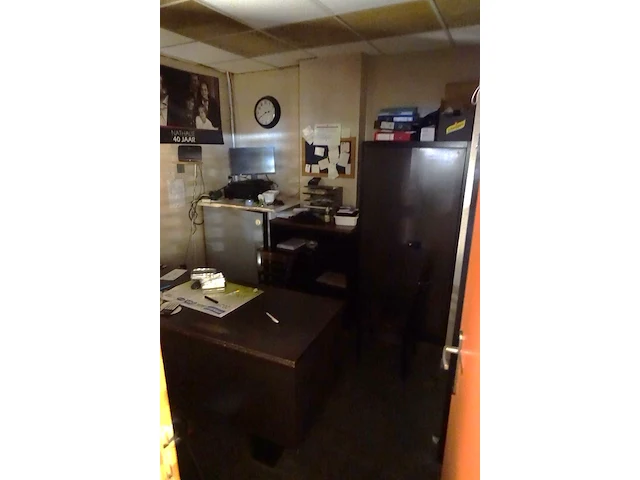 Volledige inhoud bureau - afbeelding 1 van  3