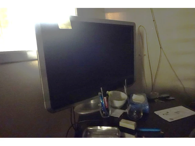 Volledige inhoud bureau - afbeelding 2 van  3