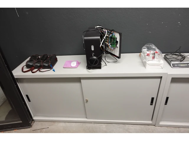 Volledige inhoud bureau - afbeelding 3 van  20