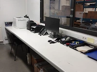 Volledige inhoud bureau - afbeelding 1 van  20