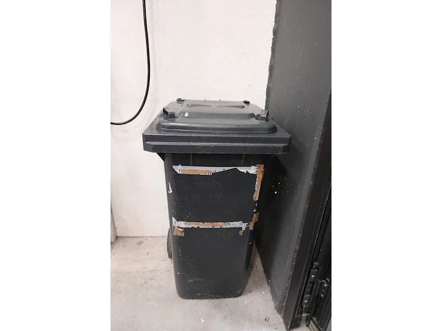 Volledige inhoud bureau - afbeelding 13 van  20