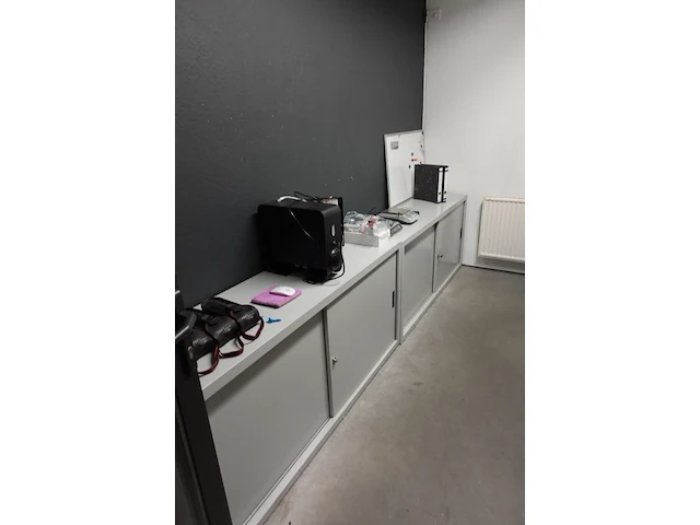 Volledige inhoud bureau - afbeelding 12 van  20