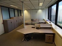 Volledige inhoud bureauruimte - afbeelding 2 van  9