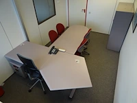 Volledige inhoud bureauruimte