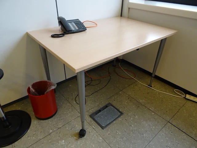 Volledige inhoud bureauruimte - afbeelding 2 van  6