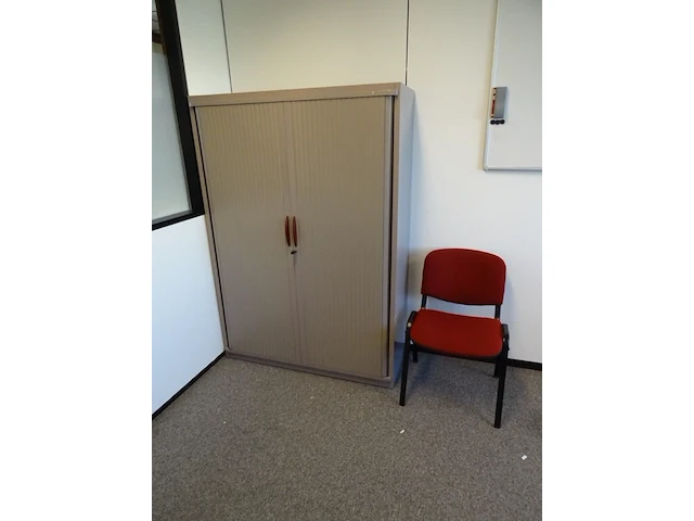 Volledige inhoud bureauruimte - afbeelding 3 van  6