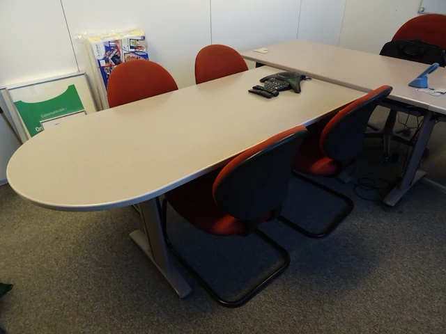 Volledige inhoud bureauruimte - afbeelding 6 van  7