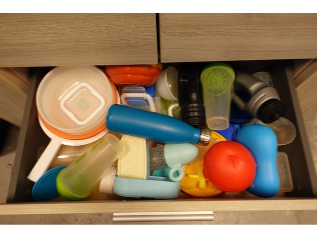 Volledige inhoud bureauruimte - afbeelding 3 van  17