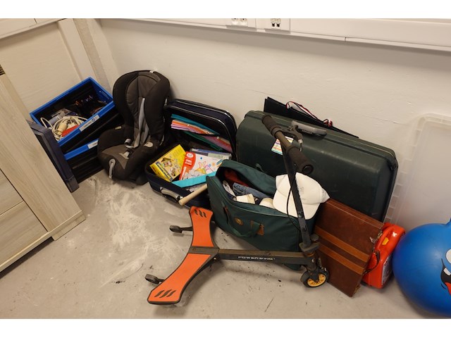 Volledige inhoud bureauruimte - afbeelding 9 van  17