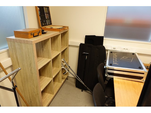 Volledige inhoud bureauruimte - afbeelding 1 van  17