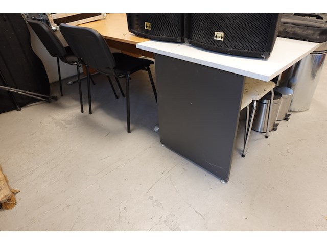 Volledige inhoud bureauruimte - afbeelding 14 van  17