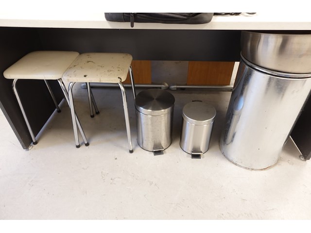 Volledige inhoud bureauruimte - afbeelding 16 van  17