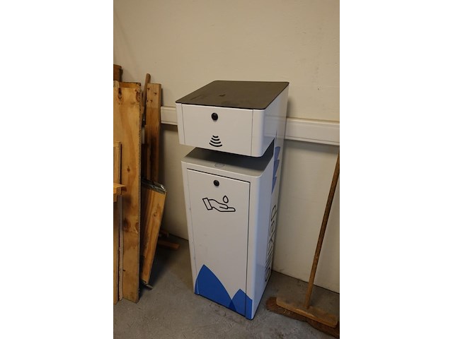 Volledige inhoud bureauruimte - afbeelding 4 van  16