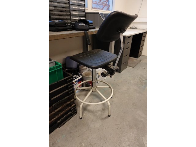 Volledige inhoud bureauruimte - afbeelding 7 van  16