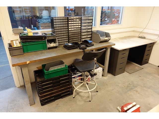 Volledige inhoud bureauruimte - afbeelding 1 van  16