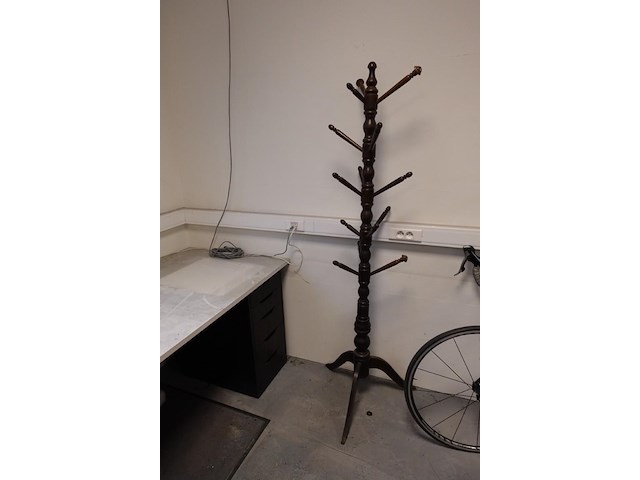 Volledige inhoud bureauruimte - afbeelding 10 van  16