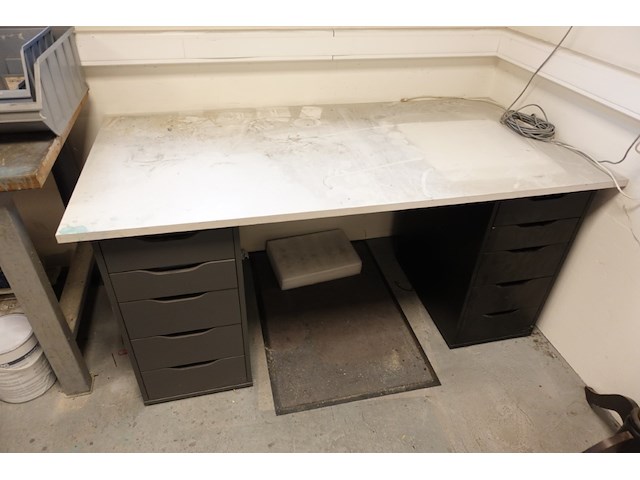 Volledige inhoud bureauruimte - afbeelding 11 van  16