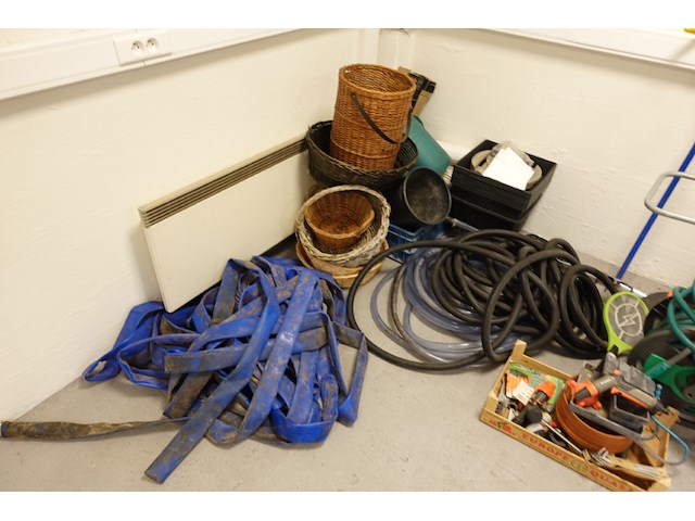 Volledige inhoud bureauruimte - afbeelding 2 van  14