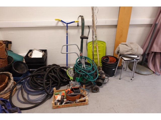 Volledige inhoud bureauruimte - afbeelding 3 van  14