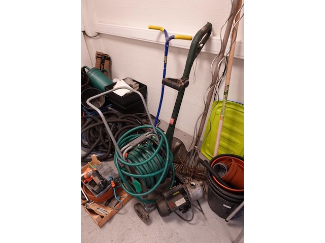 Volledige inhoud bureauruimte - afbeelding 4 van  14