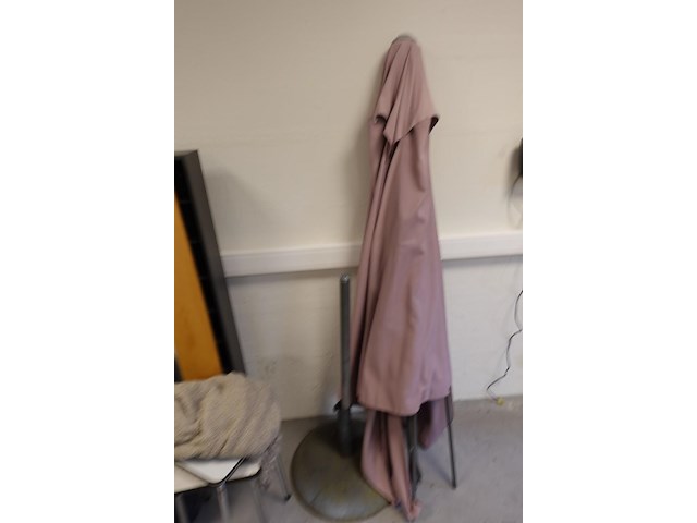 Volledige inhoud bureauruimte - afbeelding 5 van  14