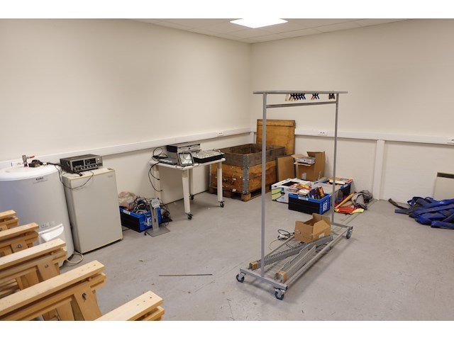 Volledige inhoud bureauruimte - afbeelding 1 van  14