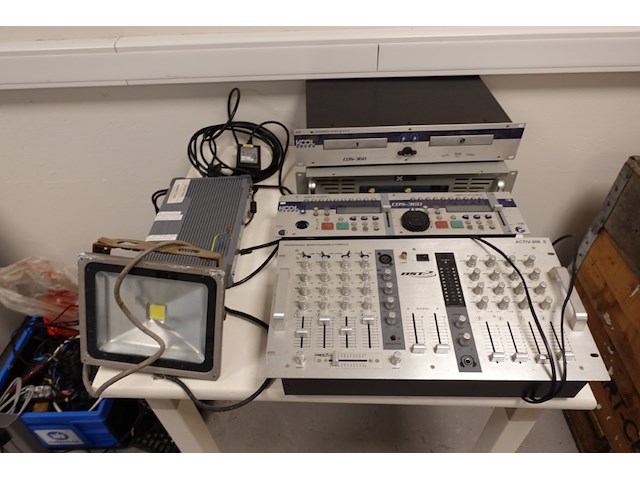 Volledige inhoud bureauruimte - afbeelding 10 van  14